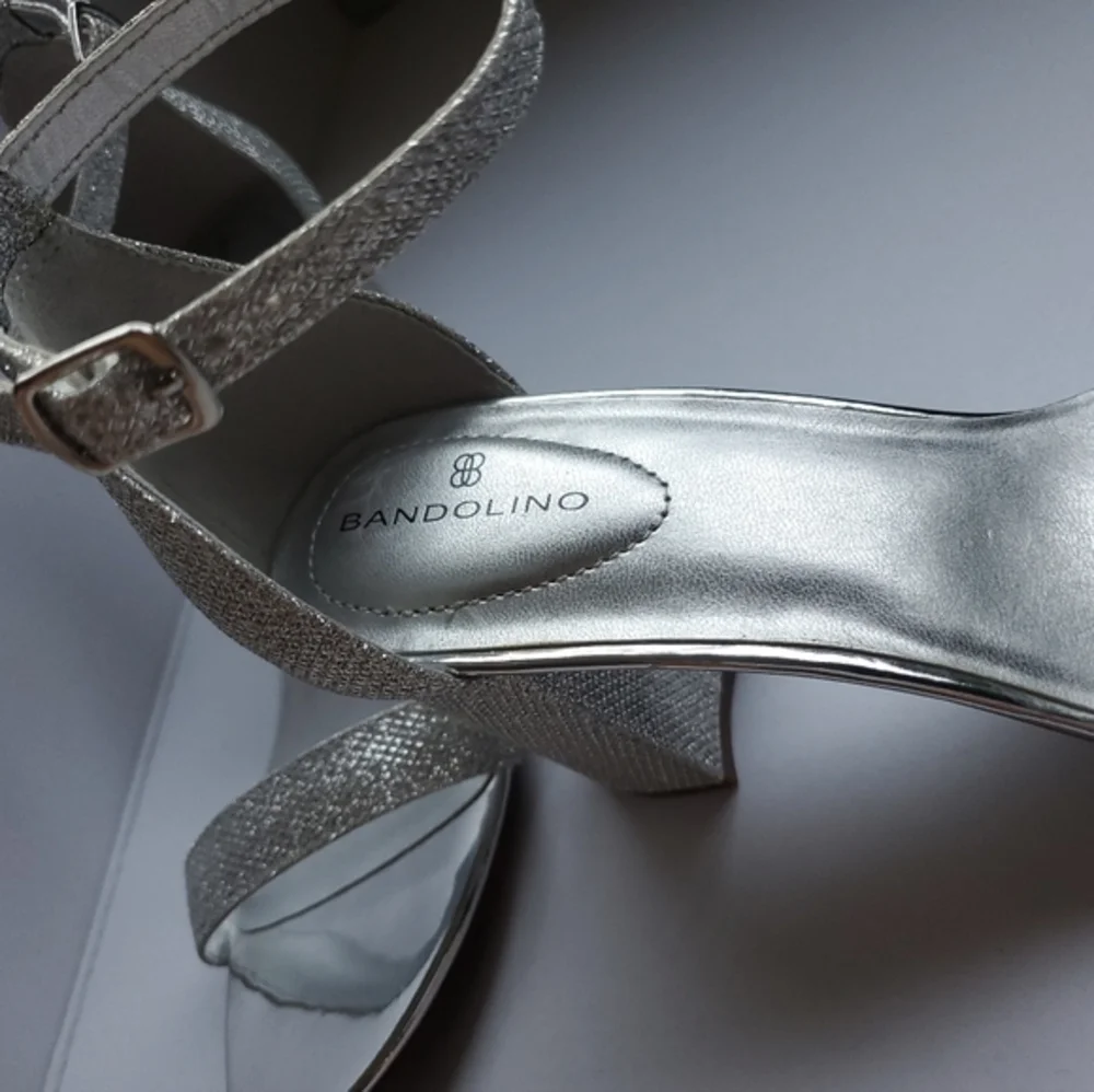 Bandolino Armory Silver Glitter Block Heels Ankle Strap Sandals Wedding Prom 8.5